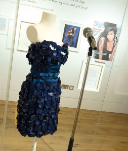 Kleid von Luella Bartley: Von Amy beim Glastonbury Festival 2008 getragen.