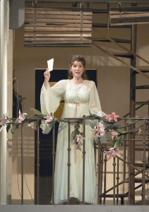 Rachel Frenkel als „Rosina“ (Wiener Staatsoper);