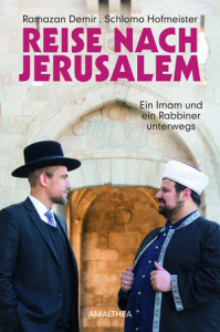 Ramazan Demir &  Schlomo Hofmeister:  Reise nach Jerusalem.  Ein Imam und ein  Rabbiner unterwegs.  Mit Fotos von Florian Rainer. Amalthea Verlag,  208 S., € 22 