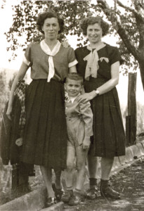 Zurück in Wien. Irene Bartz (geb. Geduldig) ihr Sohn Edek und ihre Schwester Vera kamen 1958 zurück aus Karaganda.